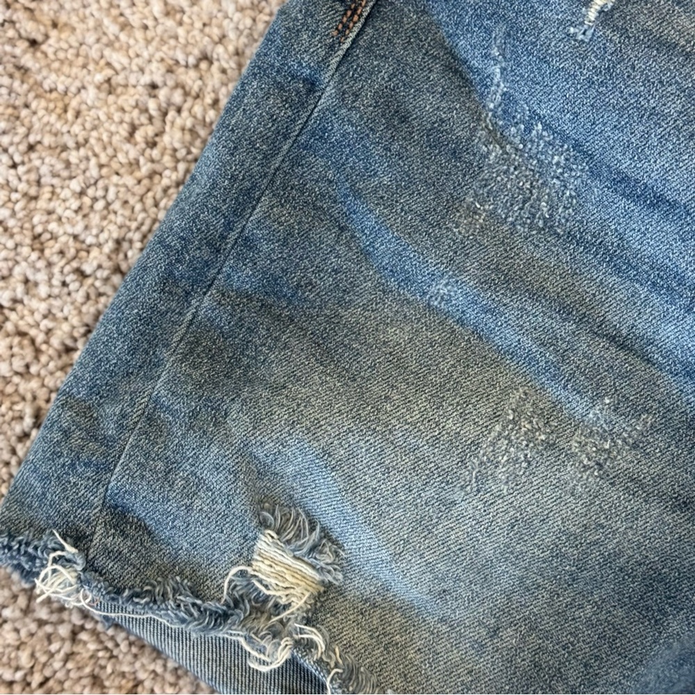 Judy Blue Fray Hem Cut-Off Jean Shorts Women's in Medium Wash Size Medium - Picture 5 of 7